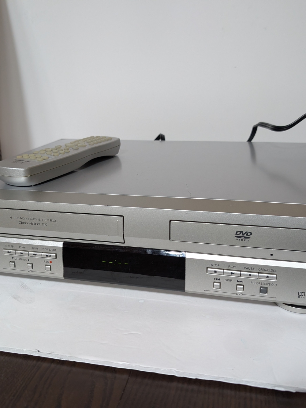 Panasonic PV-D47434s - DVD & VCR Combo Player with Remote -